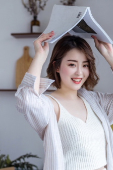 群臣在朝堂上玩太后